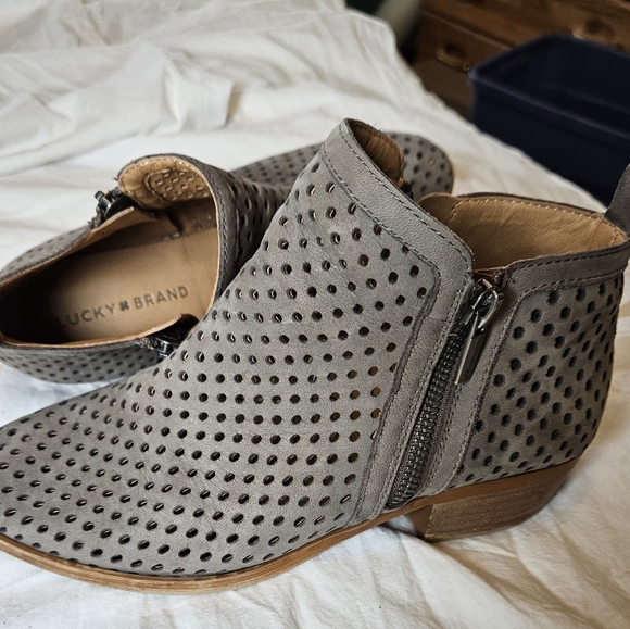 Lucky basal perforated ankle booties - Picture 2 of 8